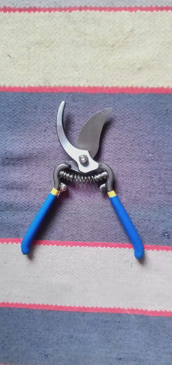 Table Spring Cutter spring cutter, size. one size, use. for garden and house office factory ...